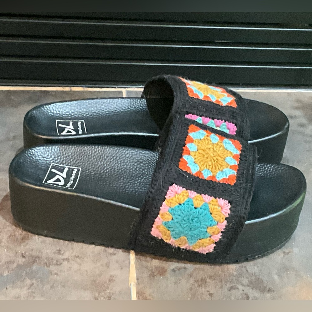 Women's Black and Multicolor Slide Sandals - Picture 4 of 6